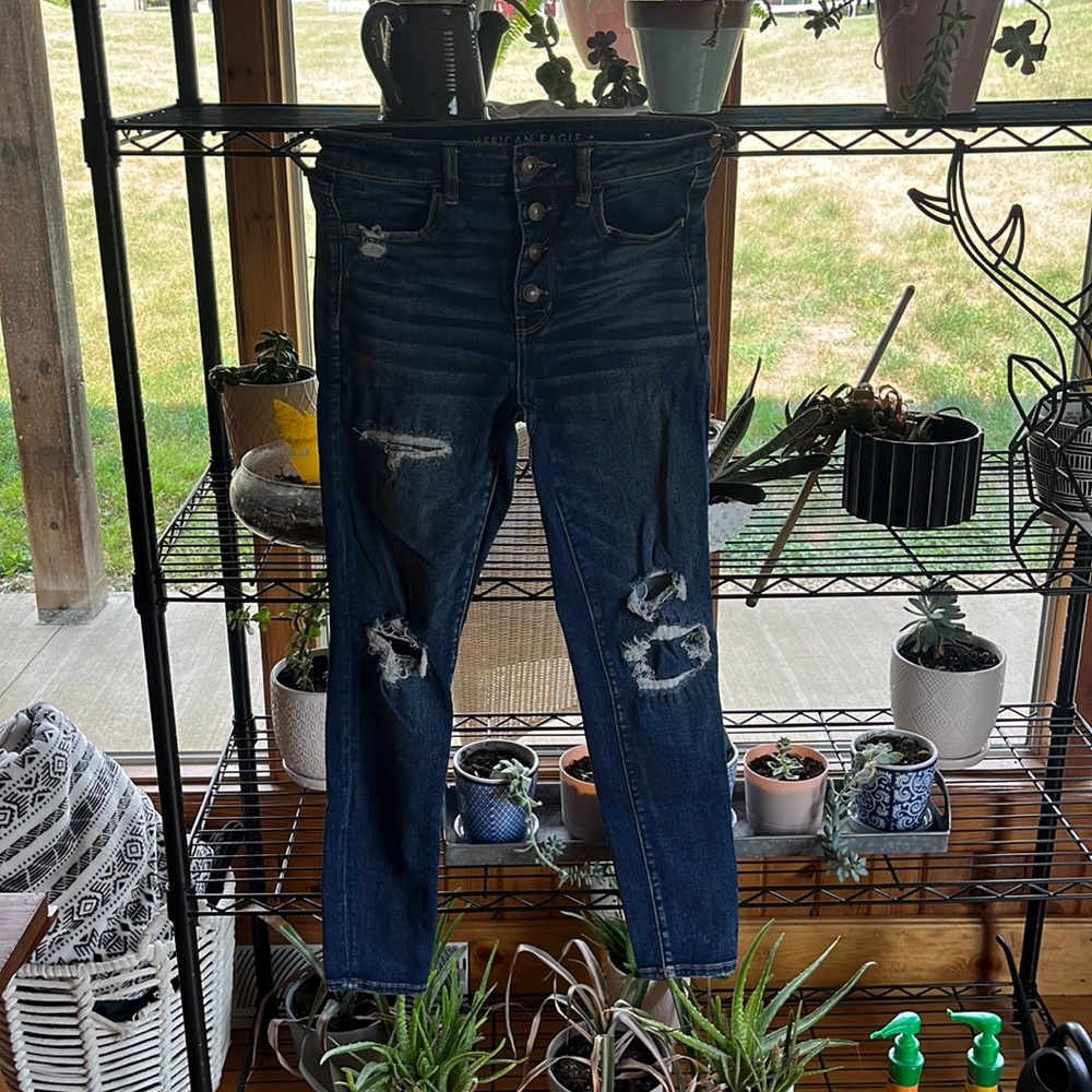 High rise American Eagle Stretchy skinny jeans.